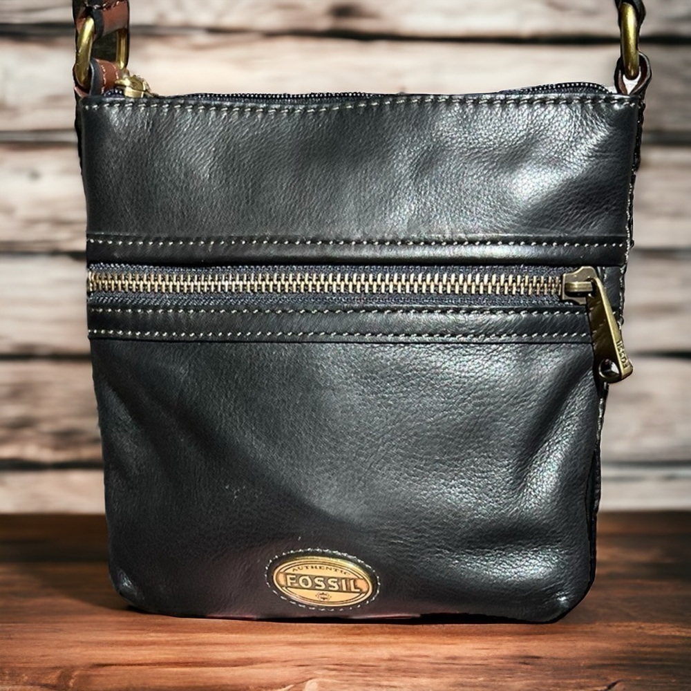🌻FOSSIL Black Leather Explorer Crossbody;  Brass Hardware
